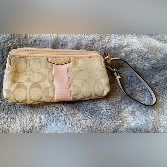 Coach Handbags - 𝅺LIKE NEW! COACH Signature style wristlet tan and pink